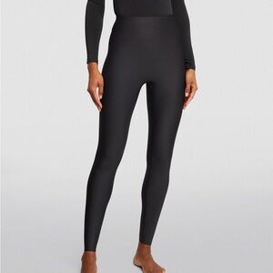 Skims Body Legging in Onyx